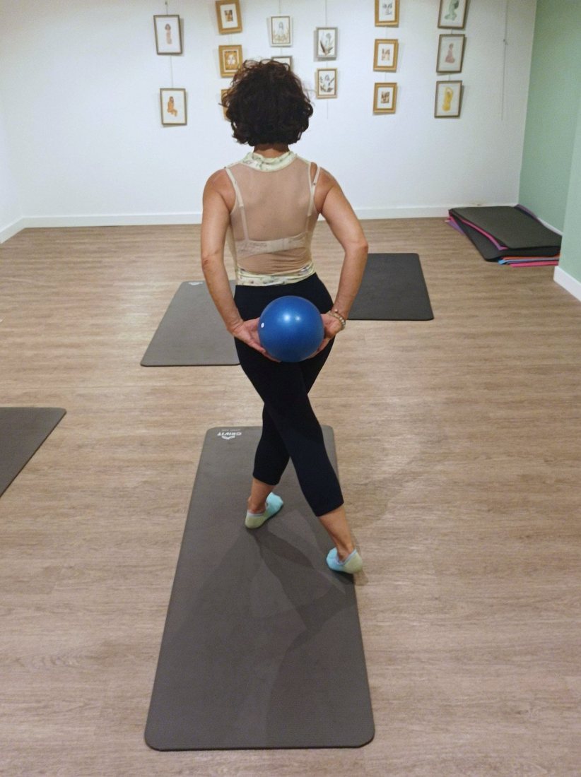 Travail de posture avec ballon de pilates